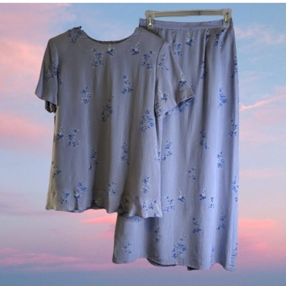 Patrick Collection 10 vintage silk  lined lavender skirt and top set. Beautiful!
